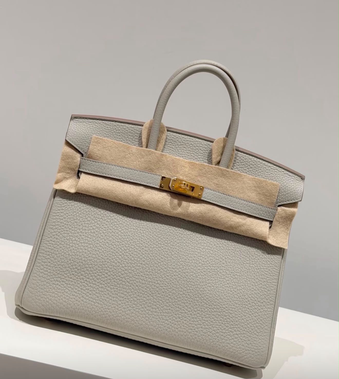 Hermes Birkin 25 Gris Perle Togo Gold hardware