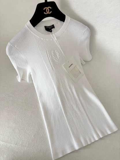 Chanel 25B White Knit Heart Short-Sleeve T-Shirt