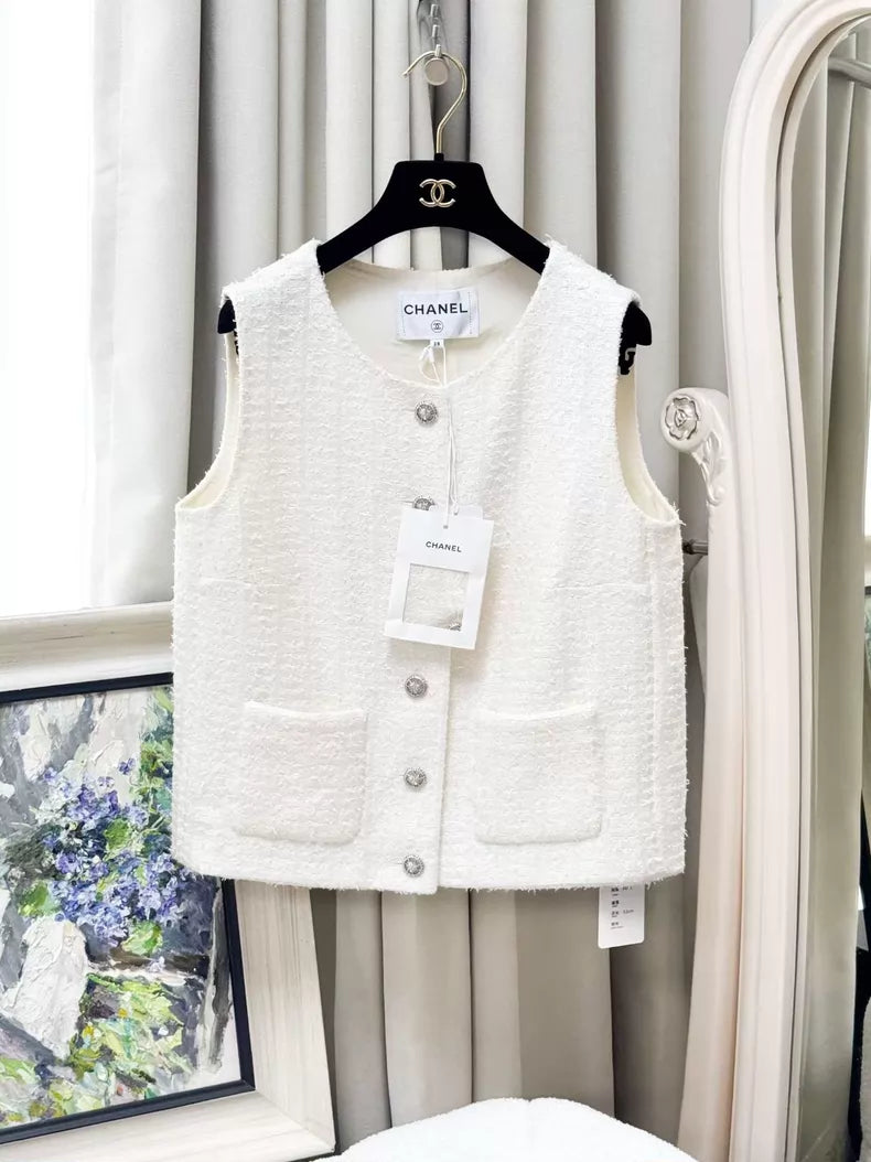 Chanel 25S white vest