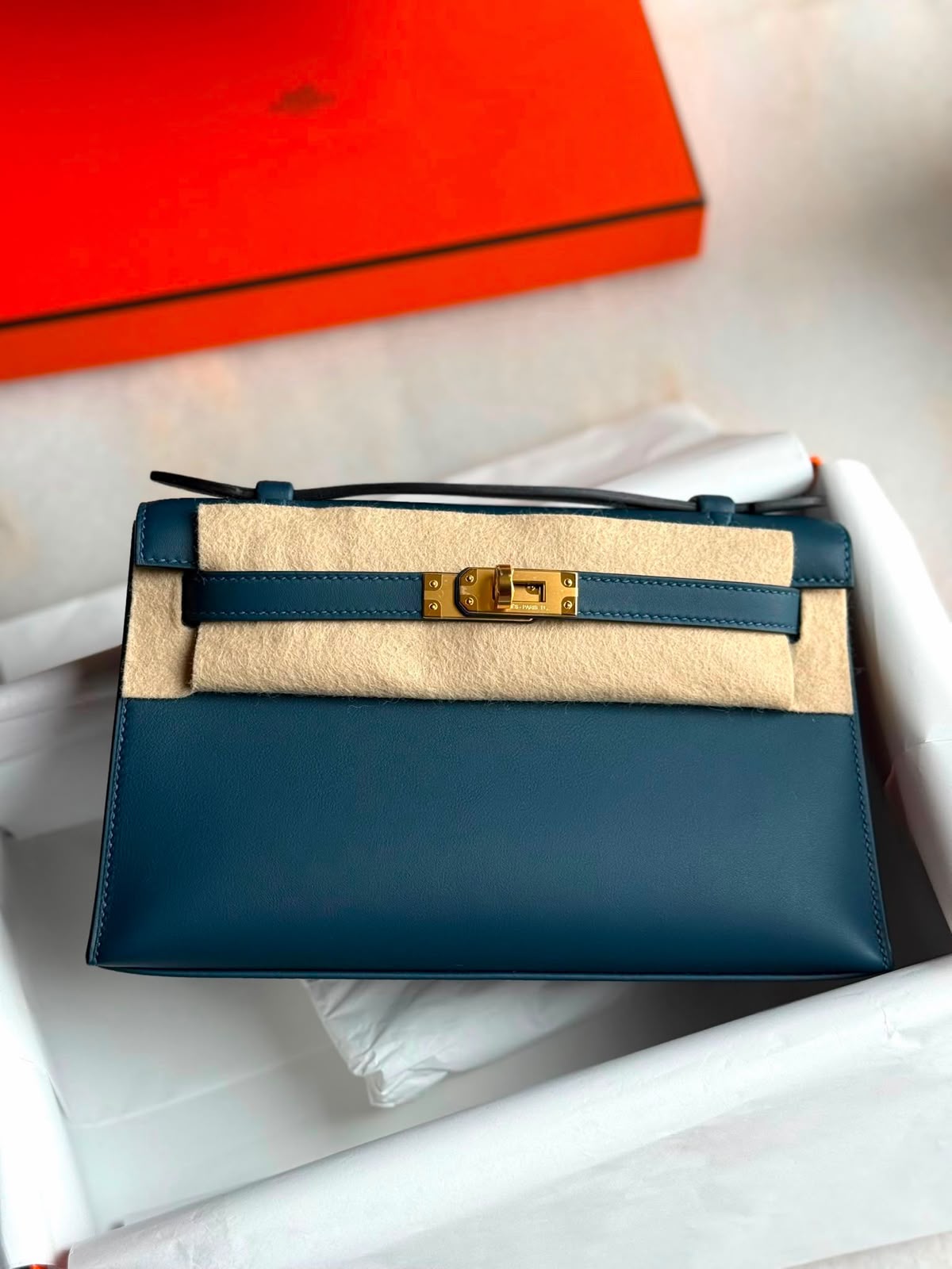 Hermes Kelly pochette Bleu de Prusse Swift Gold hardware