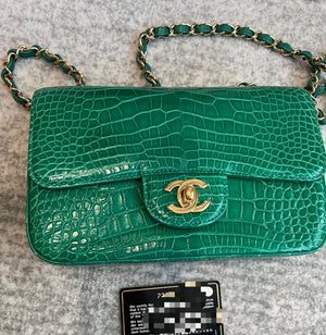 Chanel Classic Flap Emeraude Shiny Alligator Gold hardware