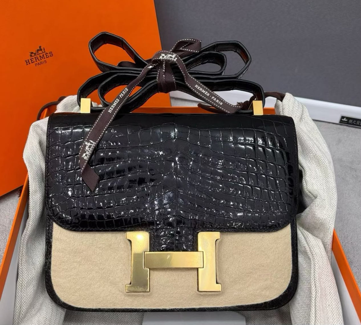 Hermes Constance 24 Black Shint Niloticus Gold hardware
