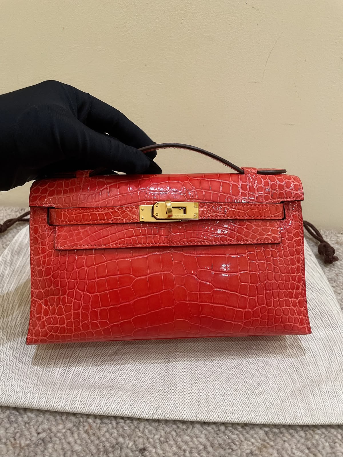 Hermes Kelly pochette Geranium Shiny Alligator Gold hardware
