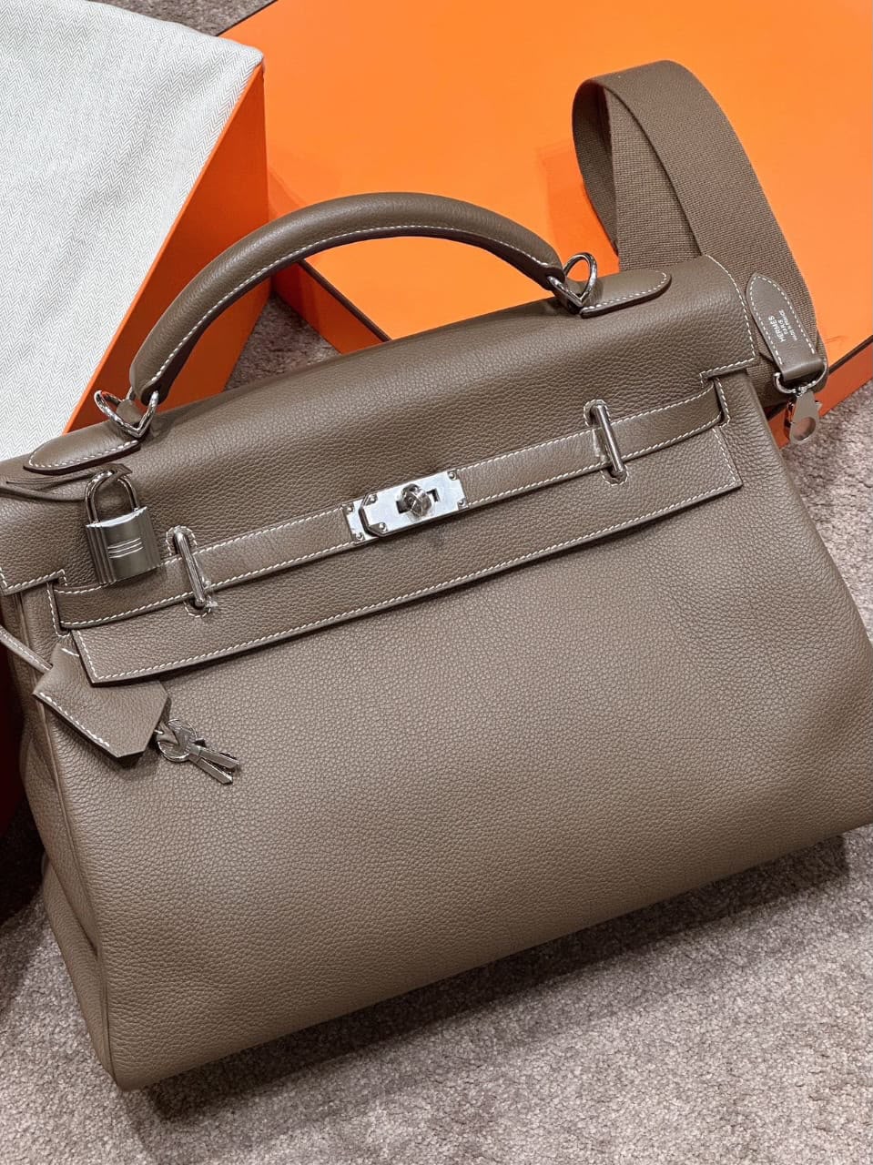 Hermes Kelly 42 Maxi Etoupe Togo Palladium hardware