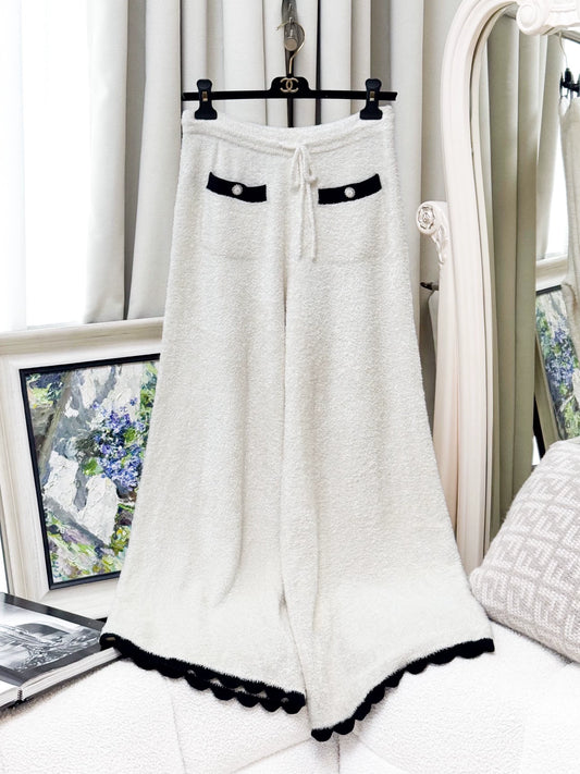 Chanel 26C white and black pants