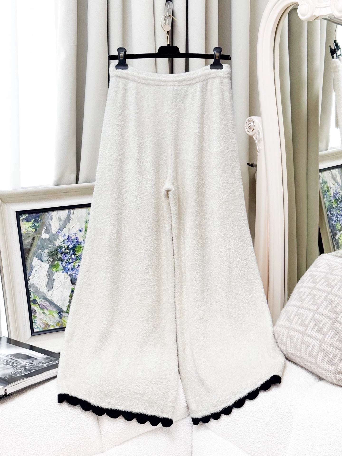 Chanel 26C white and black pants