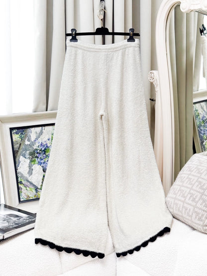 Chanel 26C white and black pants