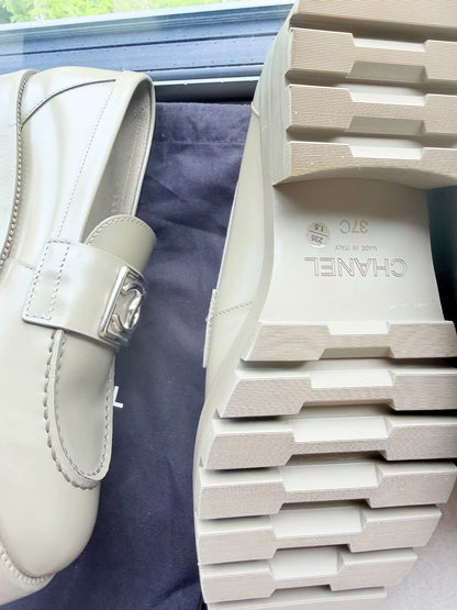 Chanel 23k olive green loafers