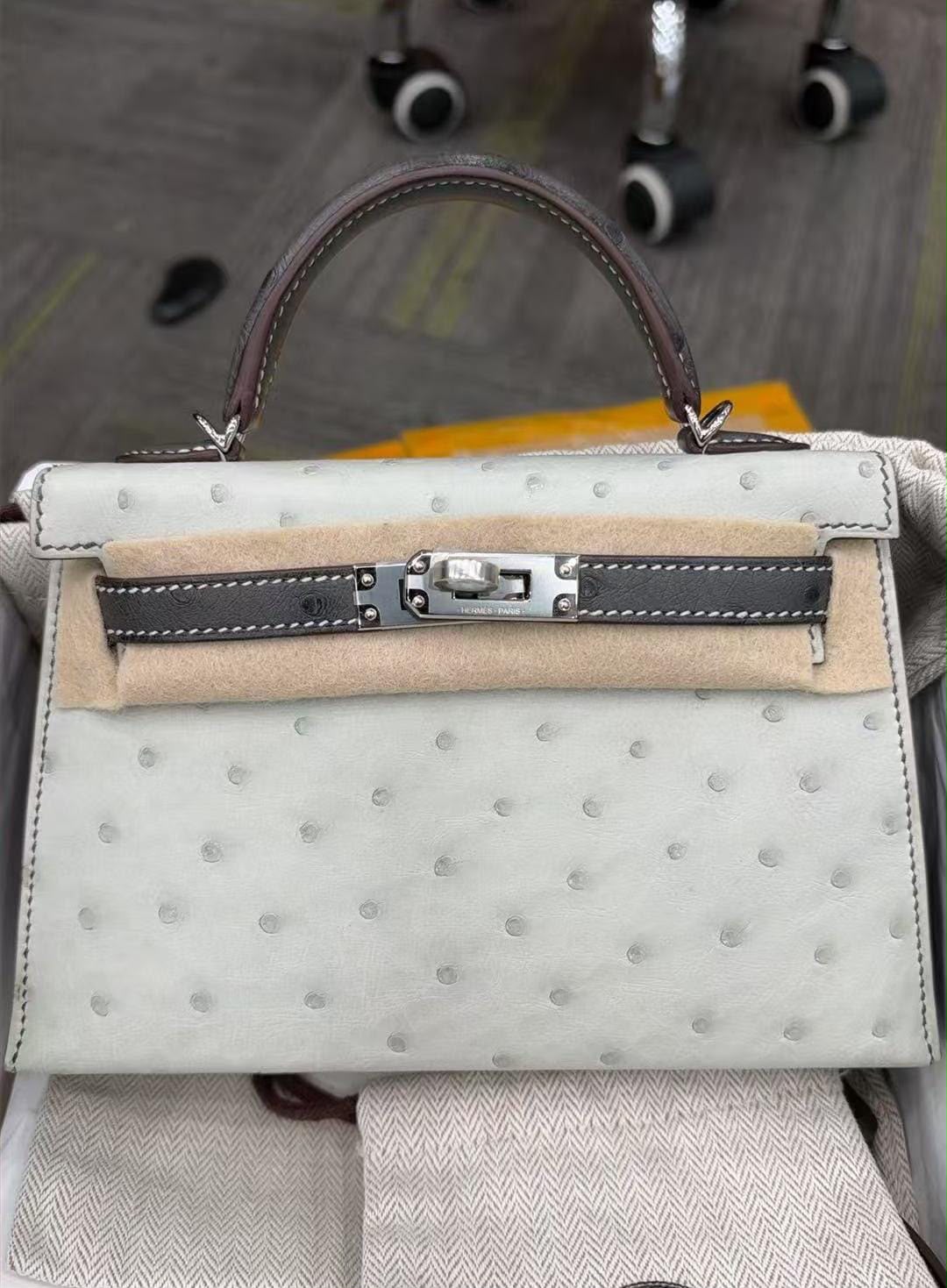 Hermes Mini Kelly 20 Gris Perle / Gris Meyer Ostrich Palladium hardware