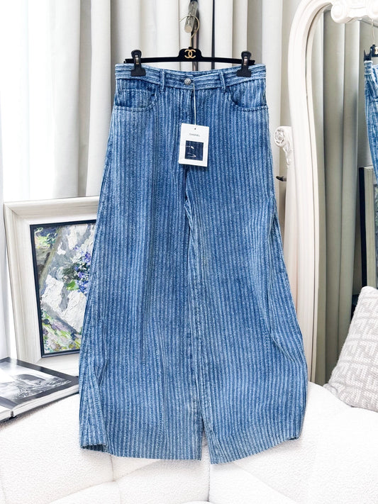 Chanel 25K blue shimmering trousers