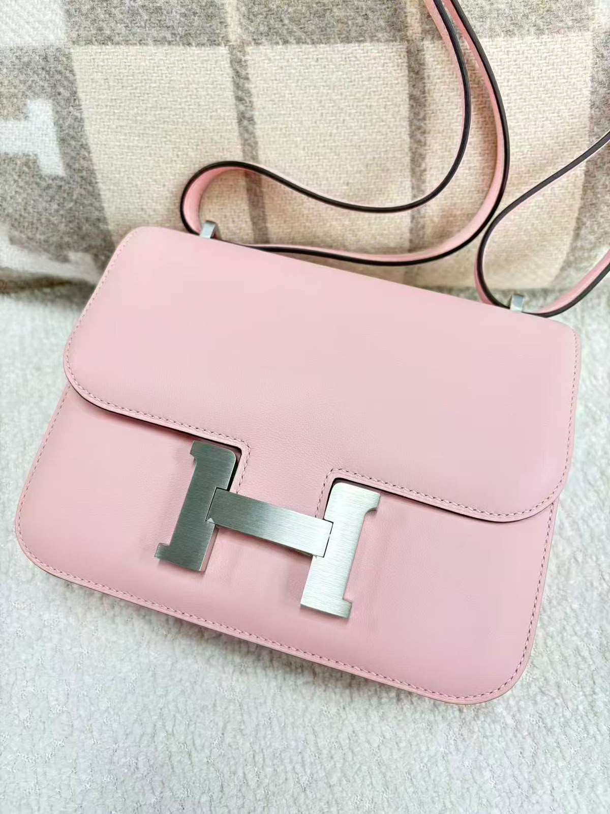 Hermes Constance 18 Rose Sakura Swift Palladium hardware