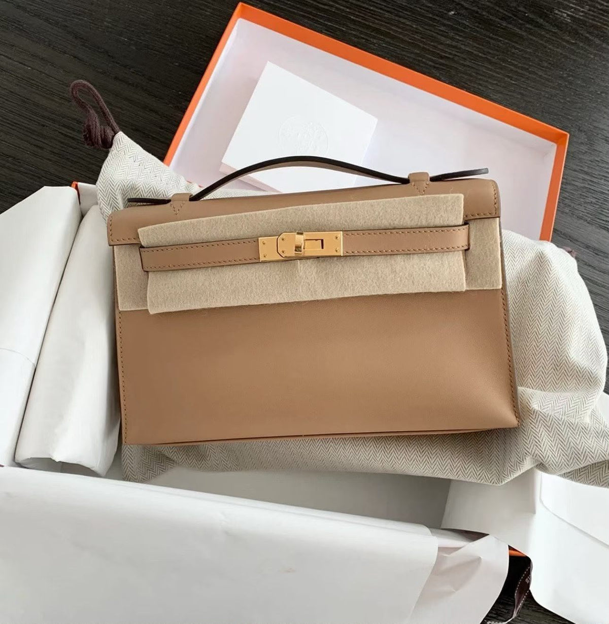 Hermes Kelly pochette Chai Swift Gold hardware