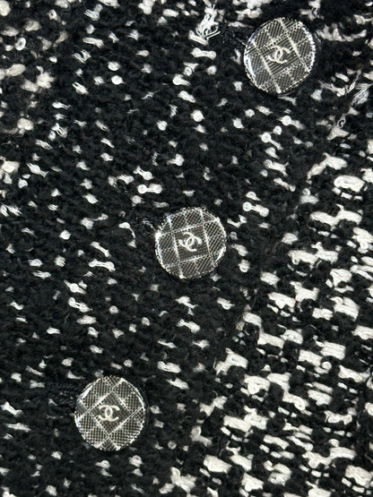 Chanel 21k black and white tweed vest