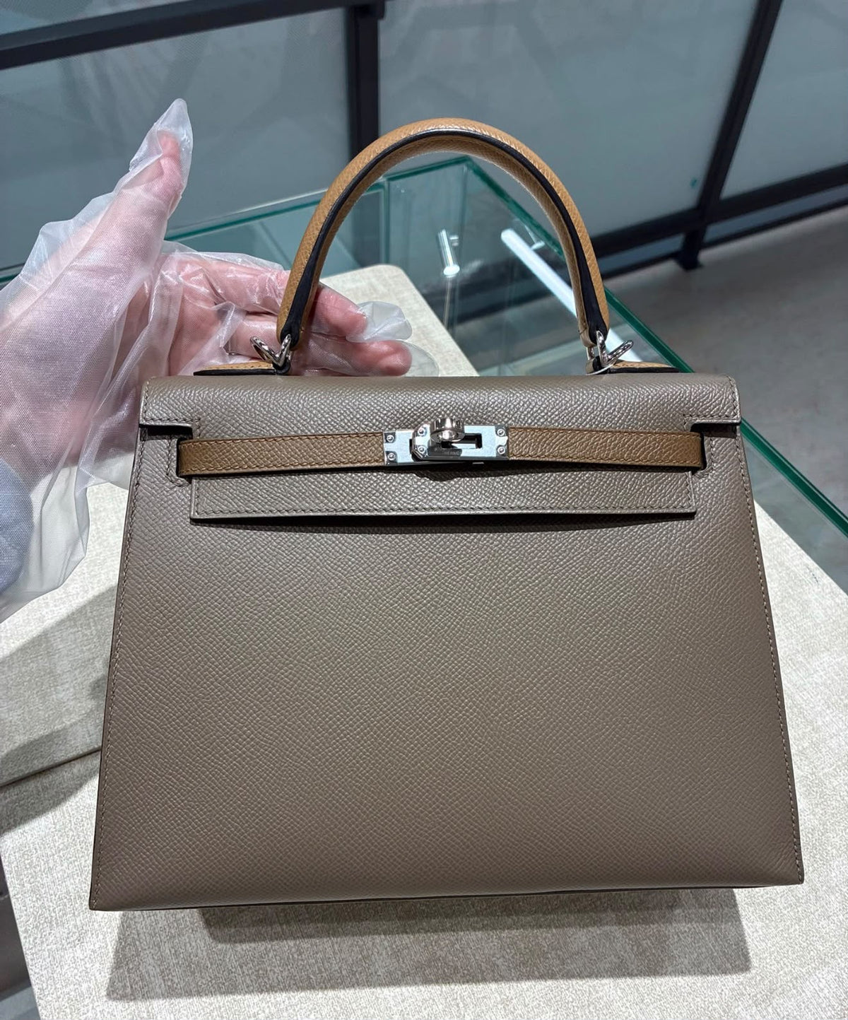 Hermes Kelly 25 Tricolor Etoupe / Biscuit / Alezan Epsom Palladium hardware