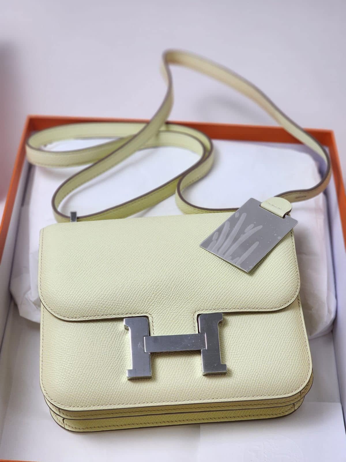 Hermes Constance 18 Jaune Milton Epsom palladium hardware