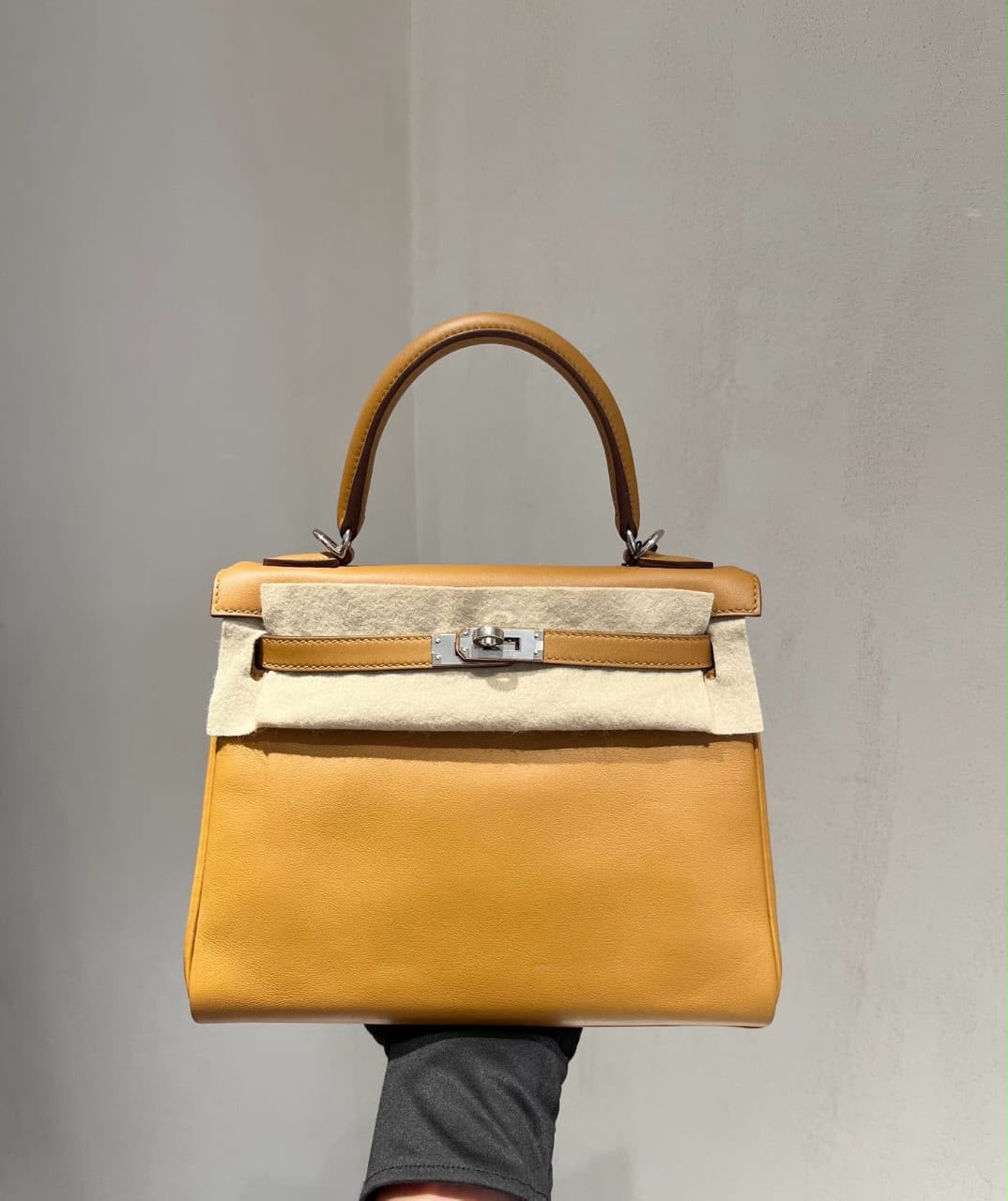 Hermes Kelly 25 Sesame Swift Palladium hardware