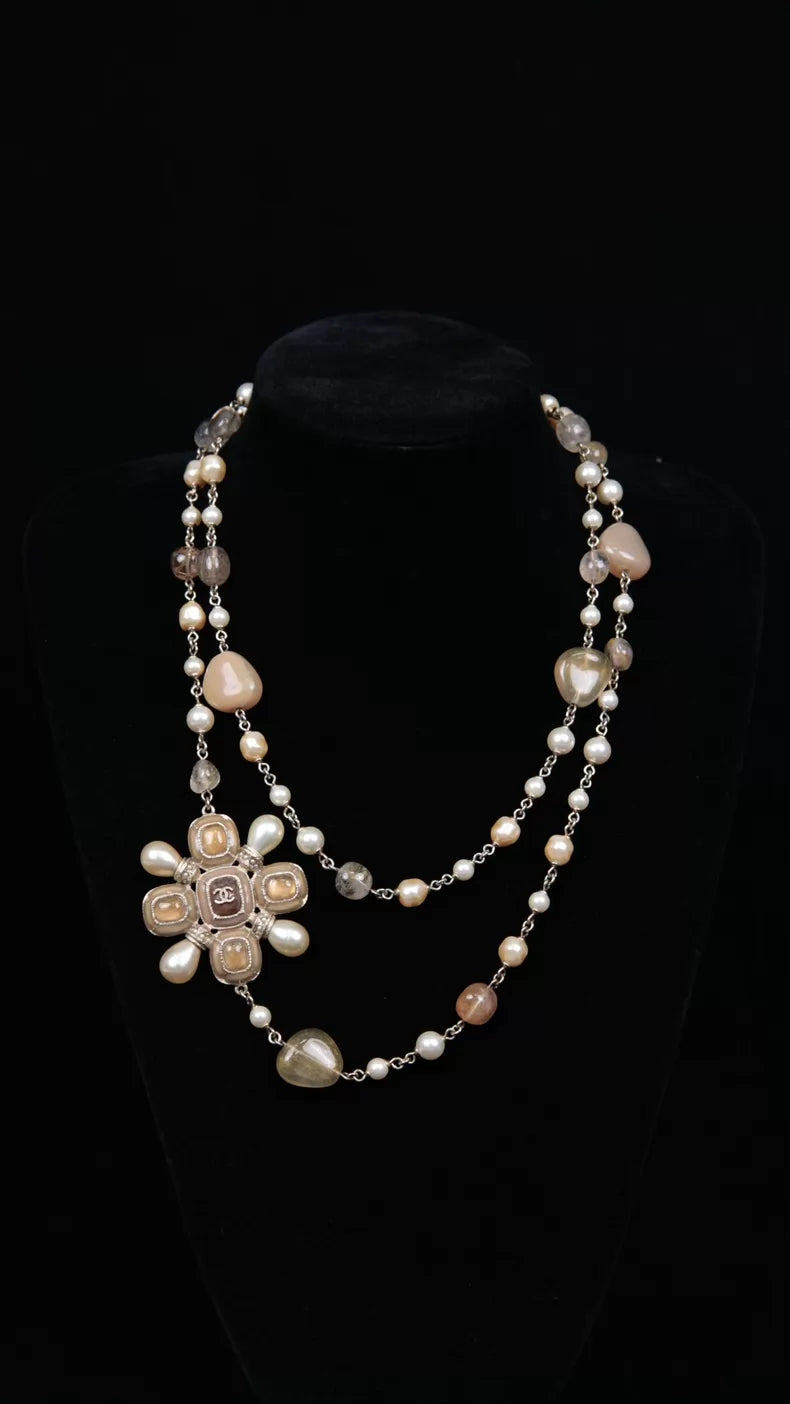 Chanel 14 gold four-leaf clover glass pendant necklace.