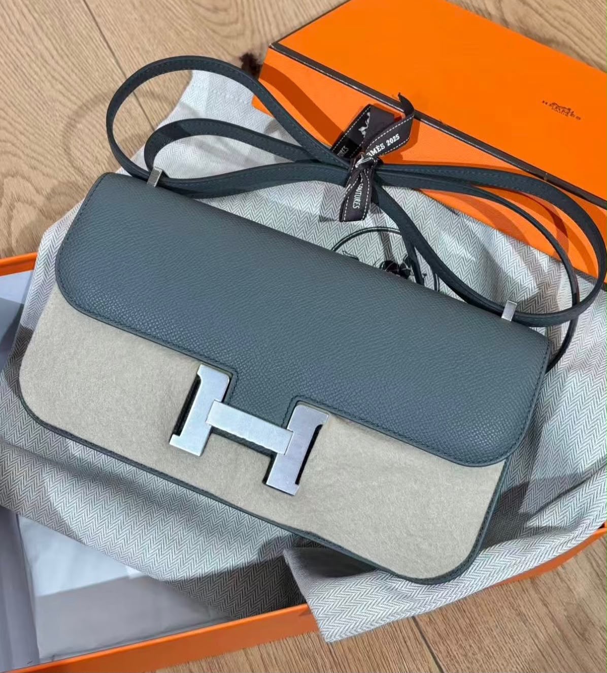 Hermes Constance elan vert amande Epsom palladium hardware