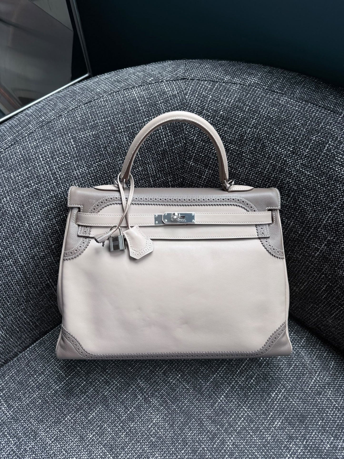 Hermes Kelly 35 Ghillies in Swift Argile / Etoupe Palladium hardware