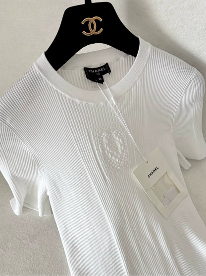 Chanel 25B White Knit Heart Short-Sleeve T-Shirt