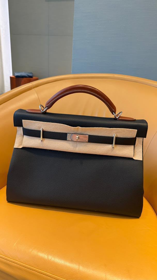 Hermes Kelly 42 Maxi Black Togo & Fauve Barenia Palladium hardware