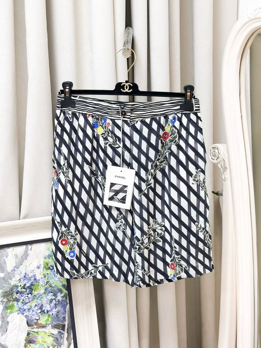 Chanel 26P black silk shorts