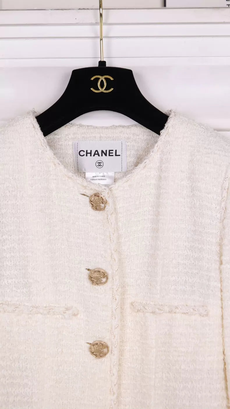 Chanel 10 Off-white crew neck jacket