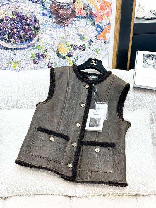 Chanel 25B brown teddy bear fur vest