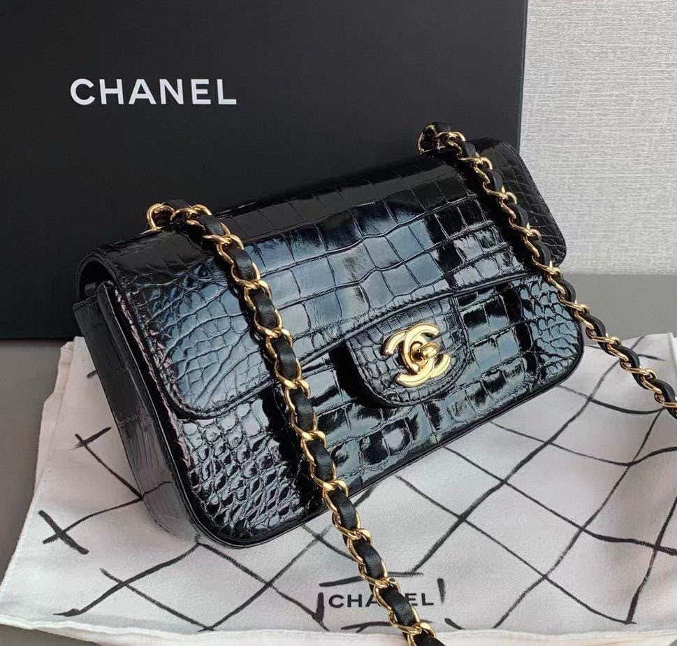 Chanel Classic Flap Black Shiny Alligator gold hardware