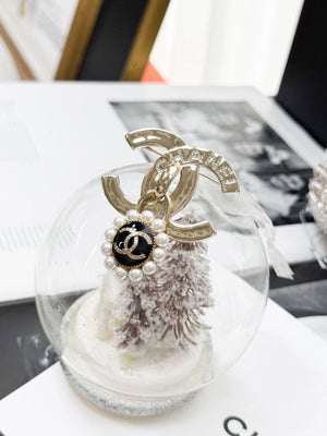 Chanel 21A gold double-C pearl flower pendant brooch