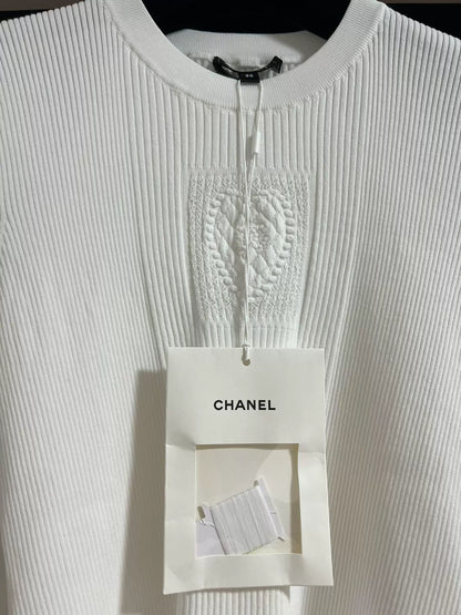 Chanel 25B white knit t-shirt