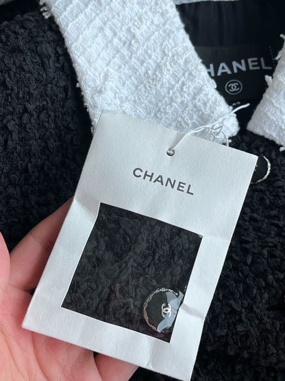 Chanel 25p black tweed jacket