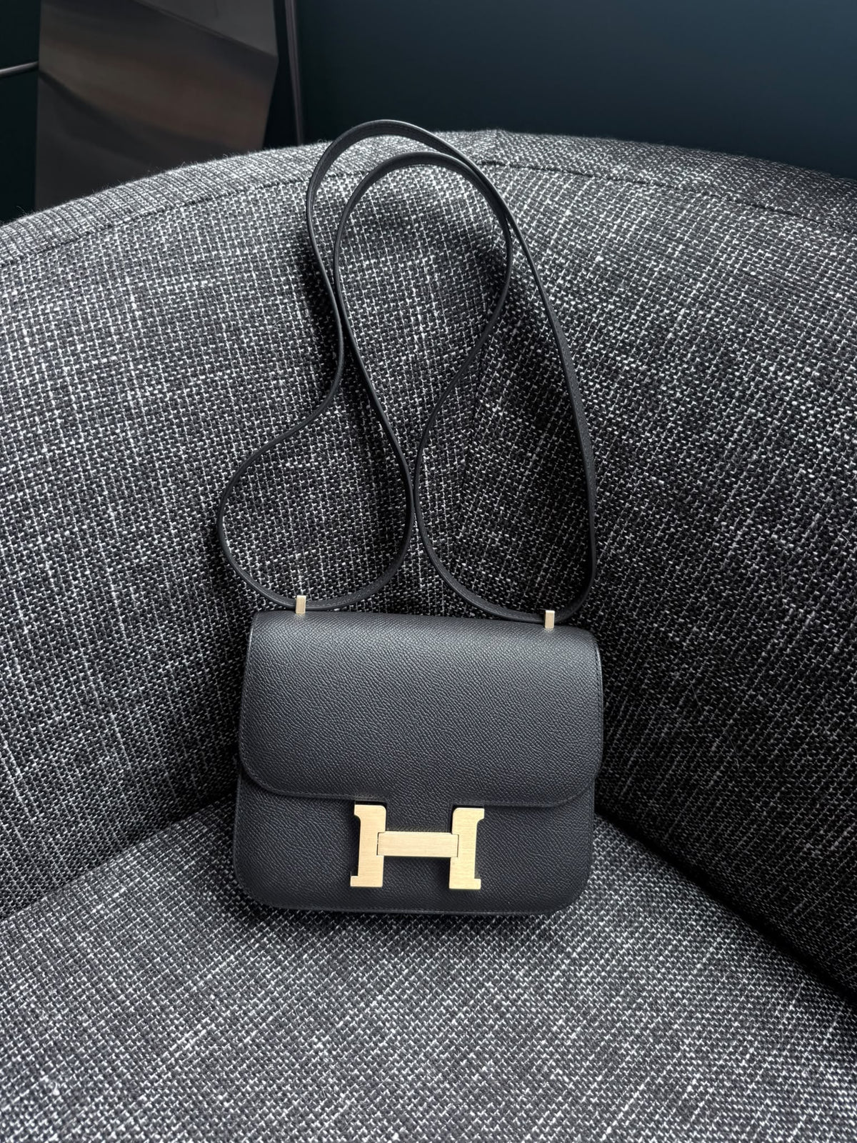 Hermes Constance 18 noir Epsom Brused gold hardware
