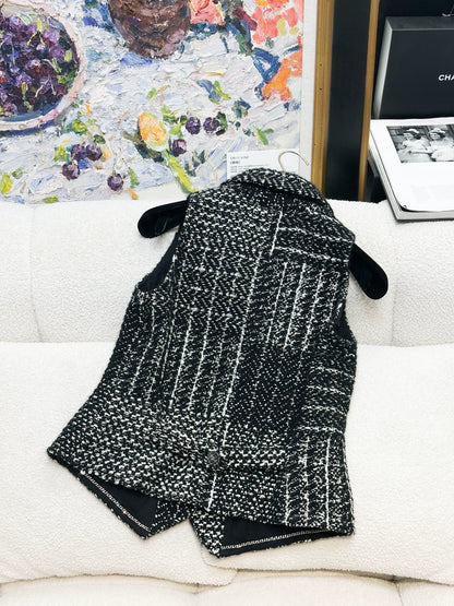 Chanel 21k black and white tweed vest