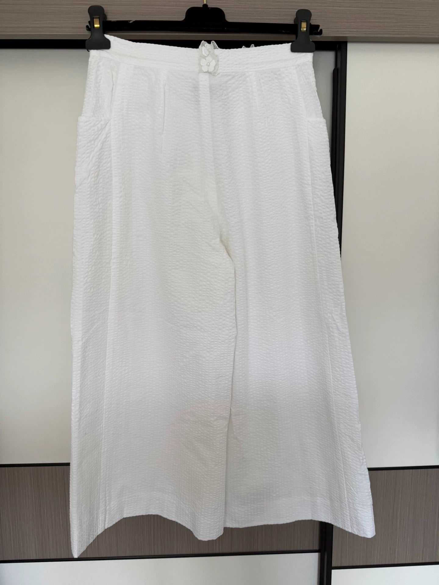Chanel 26C floral belt white pants
