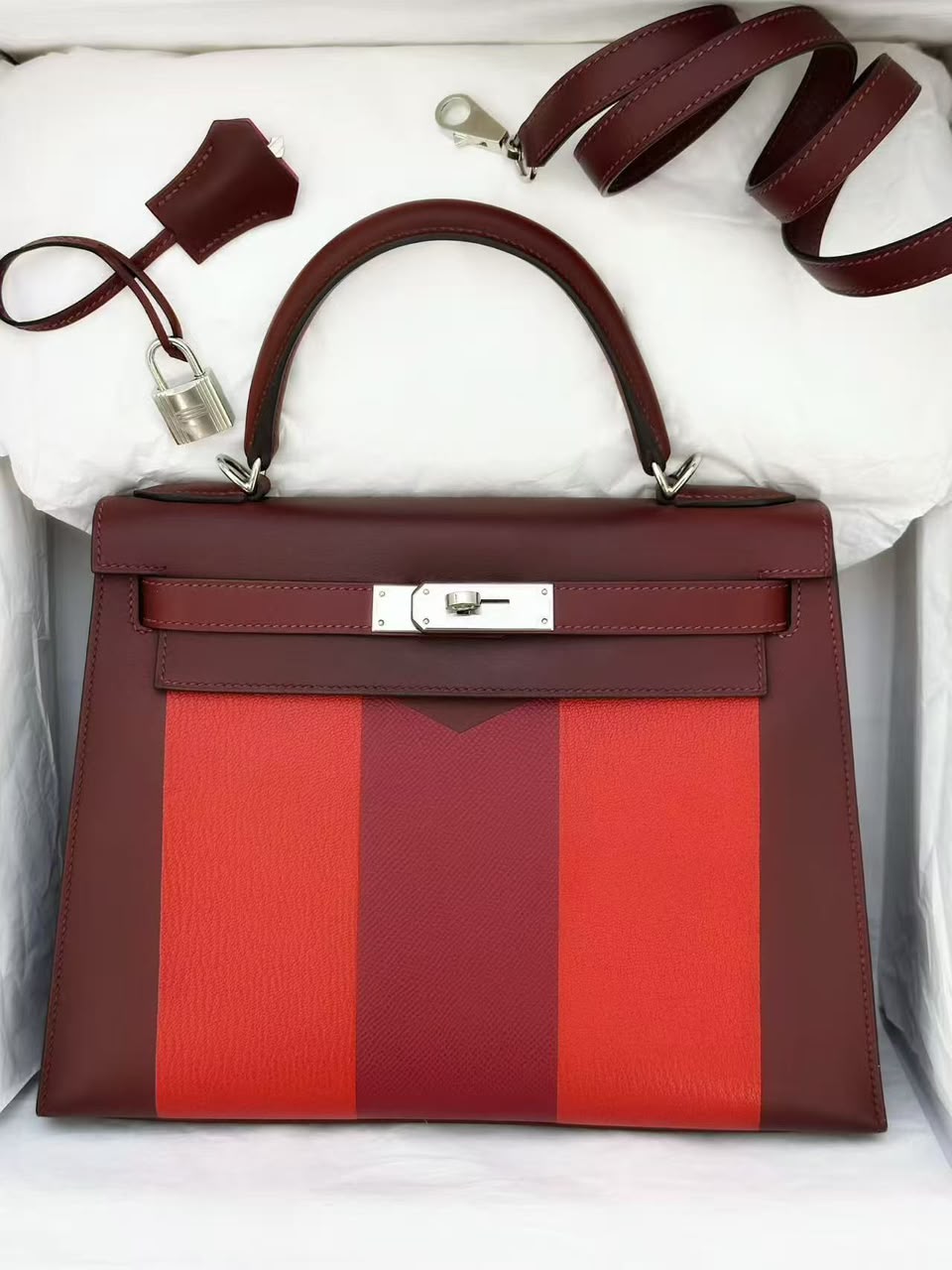 Hermes Kelly 28 Kellygraphie Lettre M Rouge H Sombrero, Rouge Vermillon/ Rouge Grenat Chevre Palladium hardware
