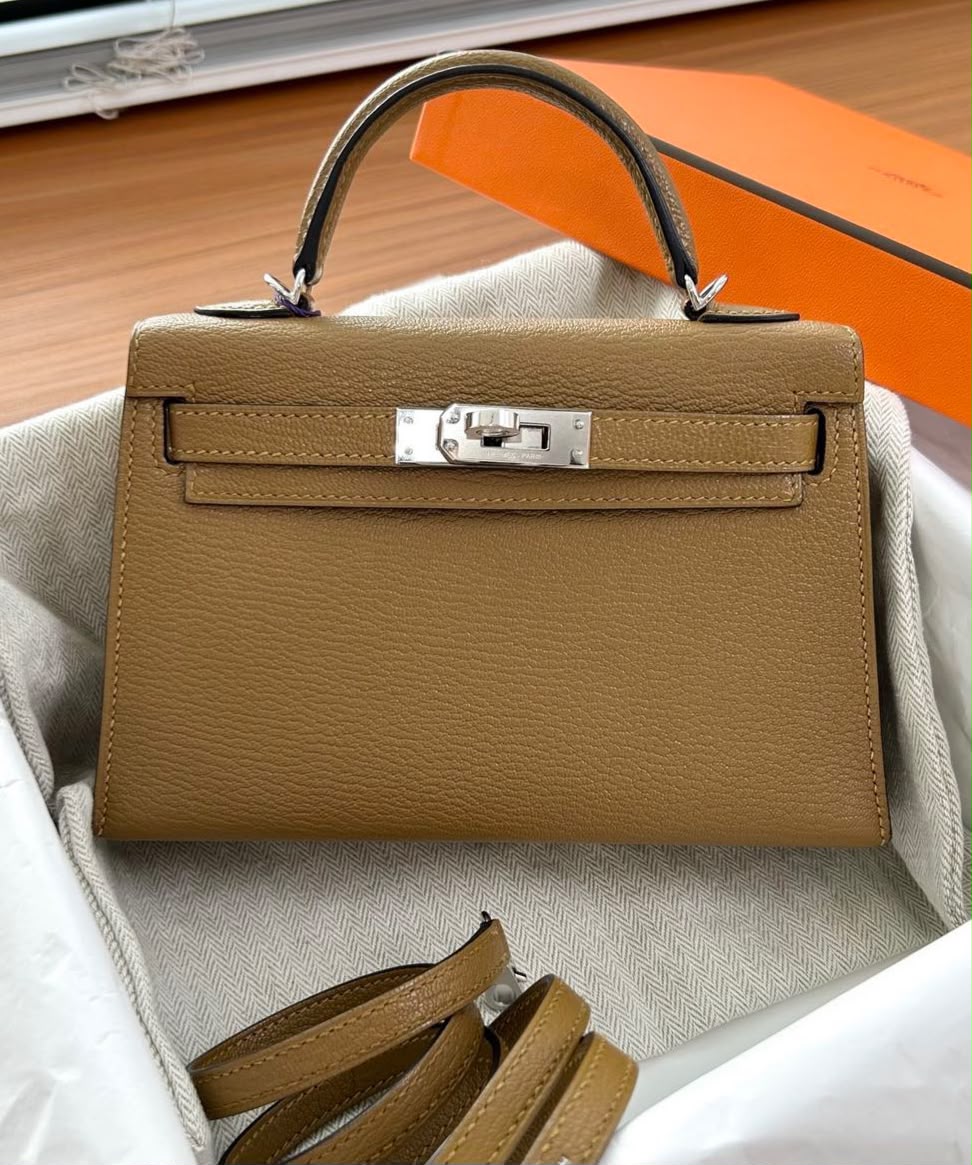 Hermes Mini Kelly 20 Kraft / Gris Perle Chevre Palladium hardware