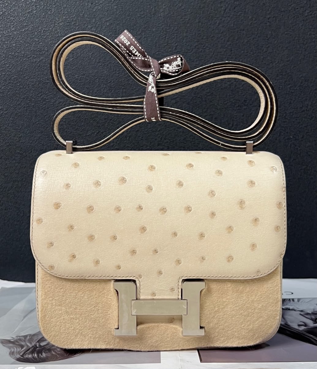 Hermes constance 18 Parchemin ostrich palladium hardware