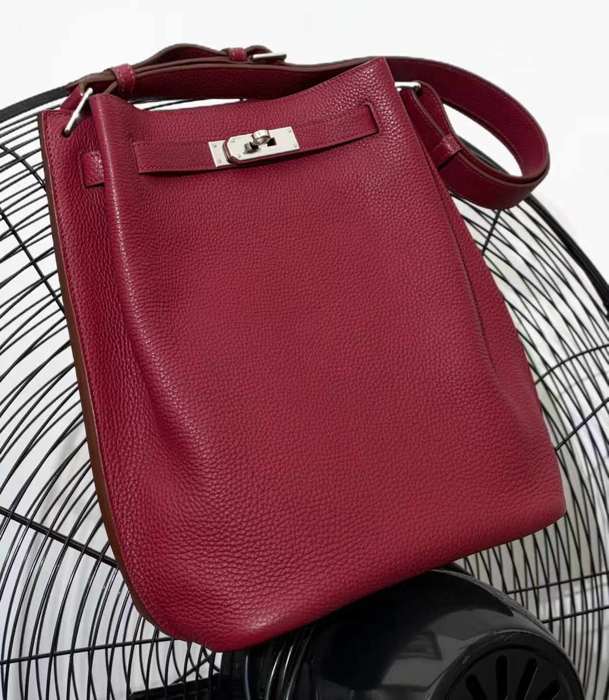 Hermes So Kelly 22 Rubis Togo Palladium hardware