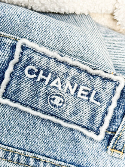 Chanel 25M light blue jeans