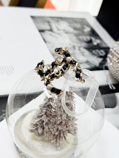 Chanel 20B Double C leather-threaded chain brooch