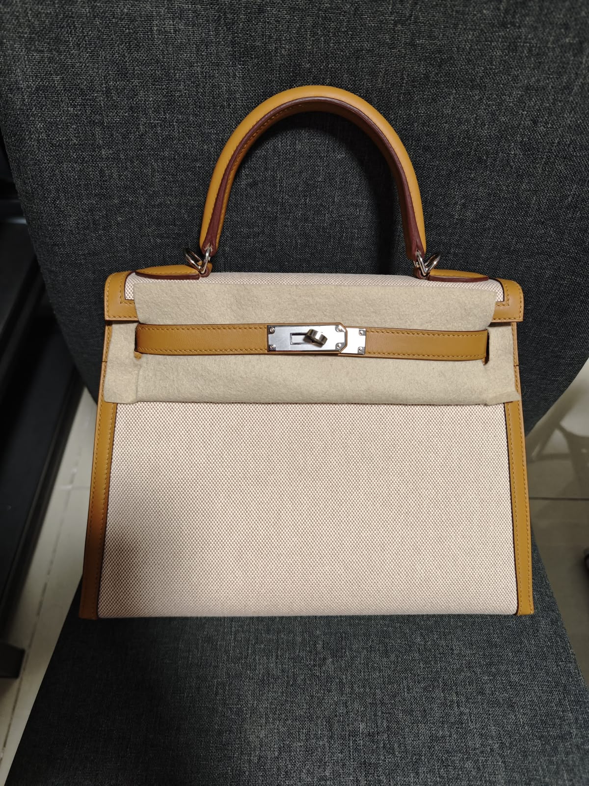 Hermes Kelly 28 Sesame Swift & Ecru Toile Palladium hardware