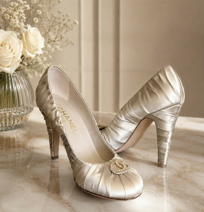 Chanel 17A Pearl Champaign Beige Rutched Satin Silk CC Pump Heels EU 37
