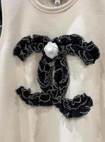 Chanel Jennie's  white with black cclogo,