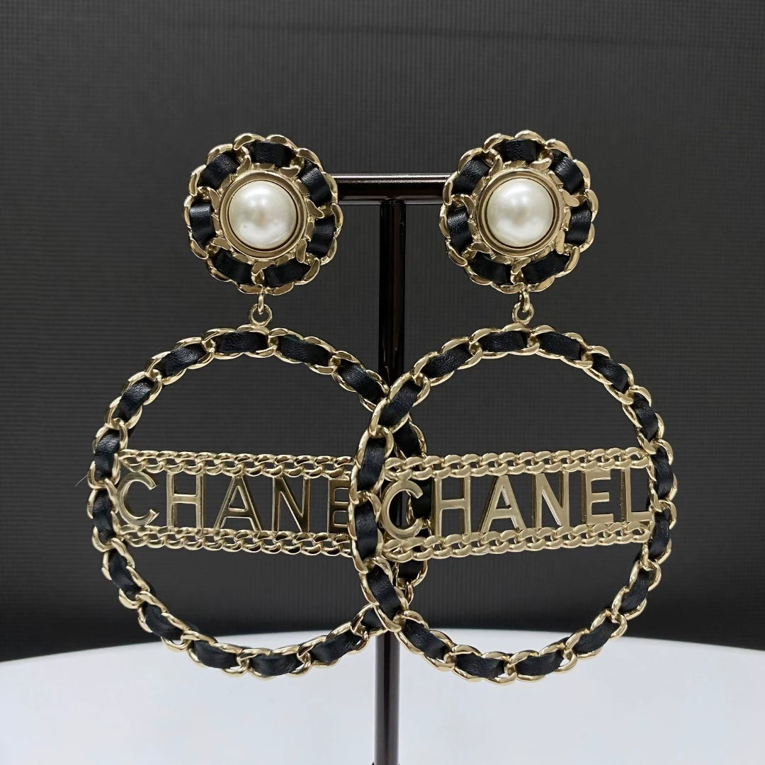 CHANEL 18B round chain pearl earring
