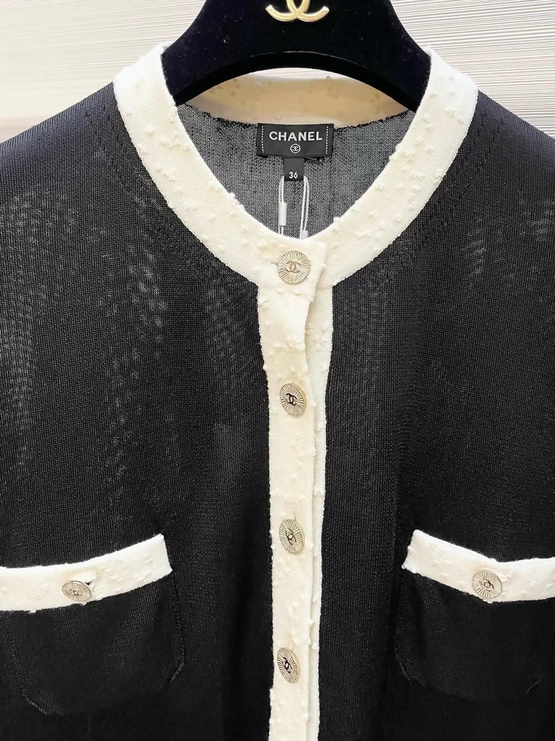 Chanel 25A black and white top