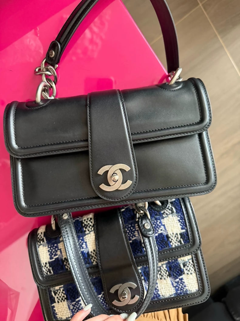 Chanel handbag in black and silver box calfskin with chain