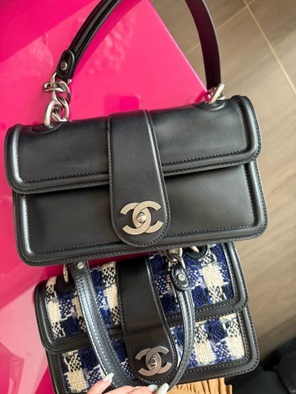 Chanel handbag in black and silver box calfskin with chain