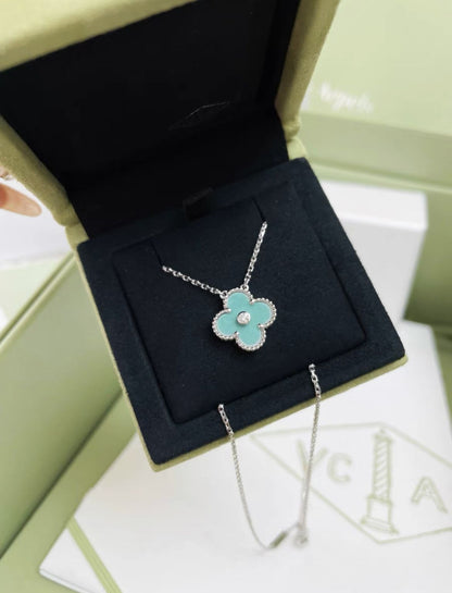 Van Cleef & Arpels Van Cleef & Arpels 22 Christmas Limited Edition Tiffany Blue necklace - One size High Jewellery - Vintage fashion from Wararni