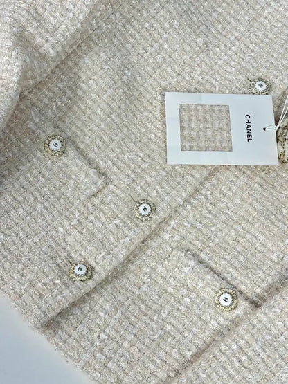 Chanel 25K ecru Tweed Jacket and Skirt set